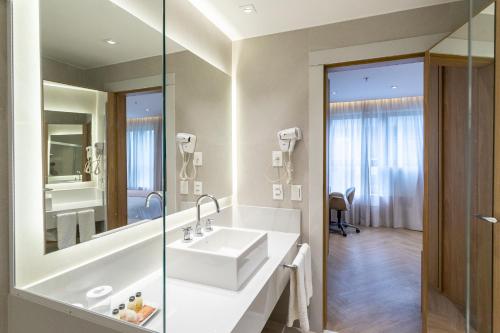 a bathroom with a sink and a mirror at Hotel Astoria Ipanema in Rio de Janeiro
