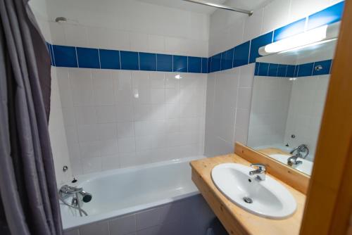 a bathroom with a sink and a bath tub at LesChalets de Pré Genty in Oz
