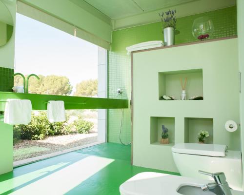 a bathroom with a white toilet and a window at Luz de Alba in Argamasilla de Alba