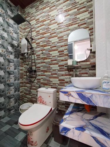 a bathroom with a toilet and a sink at Felrita Homestay in Alegria