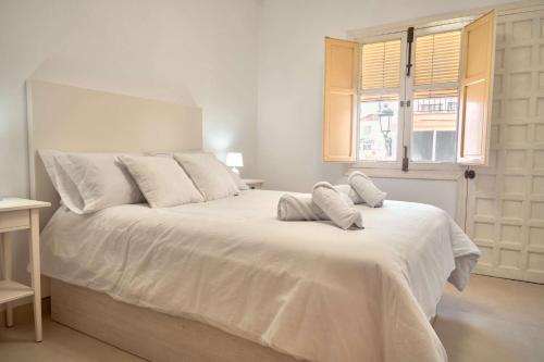Casa Chica - Large Townhouse in Nerja Centro with Private Rooftop