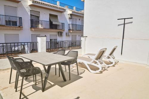 Casa Chica - Large Townhouse in Nerja Centro with Private Rooftop
