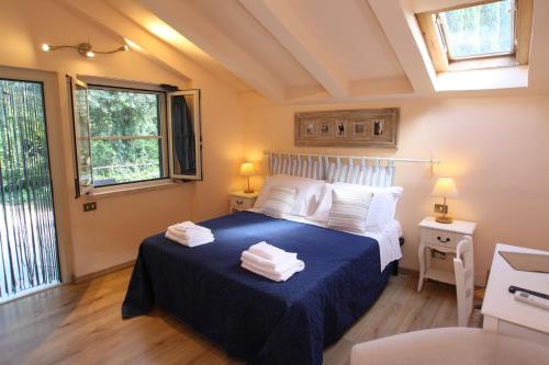 a bedroom with a bed with two towels on it at Agriturismo Peretti in Fonteblanda