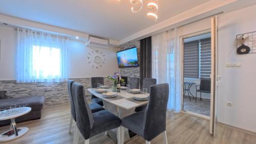 CASA di NATALIA, Spacious 2BR Apartment for 6 near Beach ,Free Parking