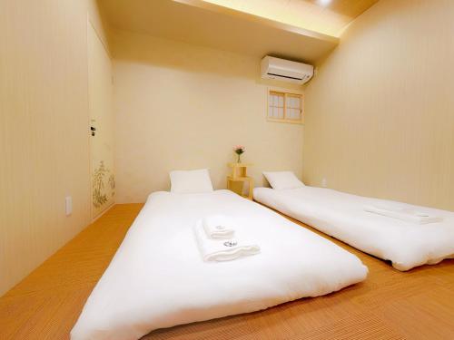 Serene Waves Court 101, 5 minute walk to the station , 1 stop to Tsutenkaku Tower and Namba , Near the JR Kyoto Line , Close to a 24 hour supermarket , Hot springs