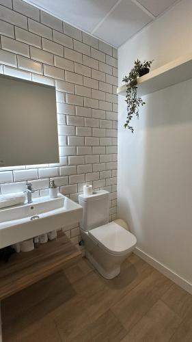 Nuevo y tranquilo de 1 habitación 15 minutos del casco histórico
