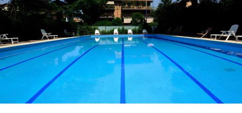 Bright Apartment with a View, Pool and Parking