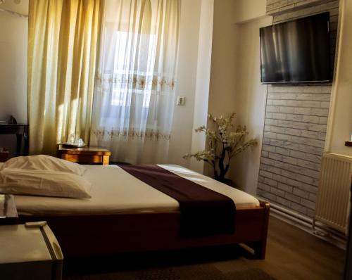 Un pat sau paturi într-o cameră la Hotel Funnytime