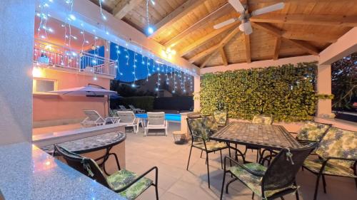CASA di MIRJANA , Vila s Bazenom i 3 Apartmana, Parking, Kaštela,Near Split