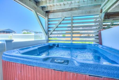 a jacuzzi tub on top of a house at 4073 - Downtime in Kitty Hawk