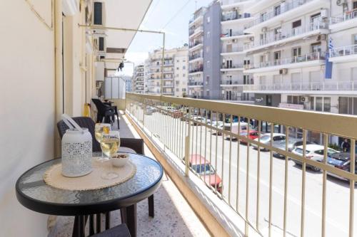 Spacious Modern Suite in the Heart of Center
