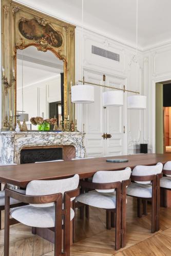 Prestigious Avenue Foch Apartment with Private Garden