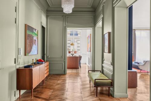 Prestigious Avenue Foch Apartment with Private Garden