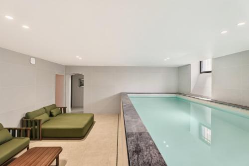 Prestigious Avenue Foch Apartment with Private Garden