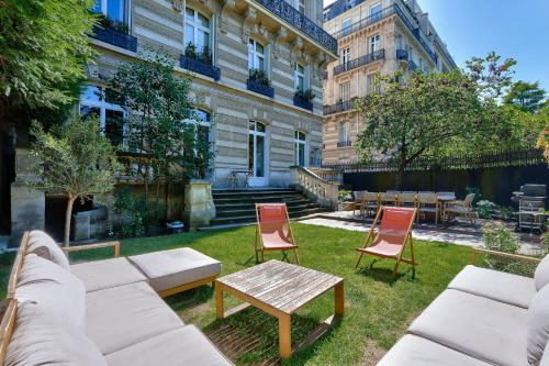 Prestigious Avenue Foch Apartment with Private Garden