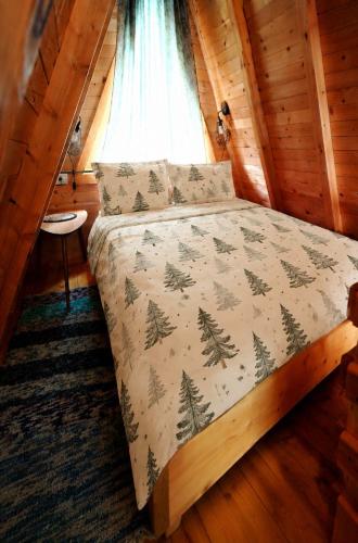 a bedroom with a bed in a wooden cabin at M&K chalets in Žabljak