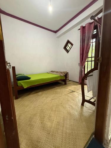 a bedroom with a green bed in a room at Sunlee Aviana in Bandarawela