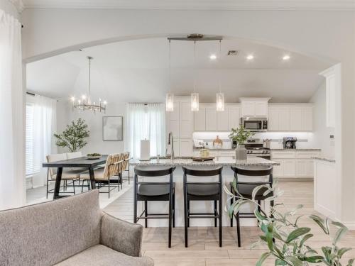a kitchen and living room with a table and chairs at Spacious Modern Comfort Fabulous 15th! in Moore