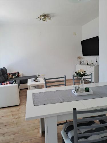 Apartment Ema