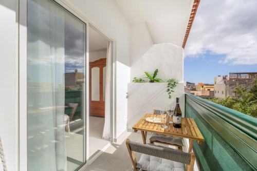Charming Apartment in Arona Comfort and Convenience Await