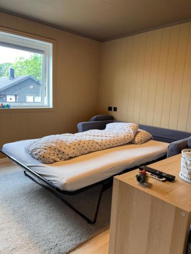 a bed in a room with a window at Flott hus på Tasta in Stavanger