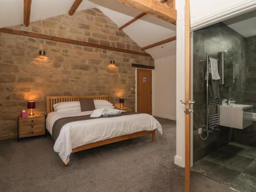 a bedroom with a bed and a shower and a sink at Miller's Wheel in Harrogate