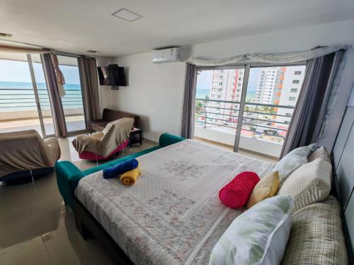 a bedroom with a bed and a couch and windows at fontaine bleau piso 4F in Atacames