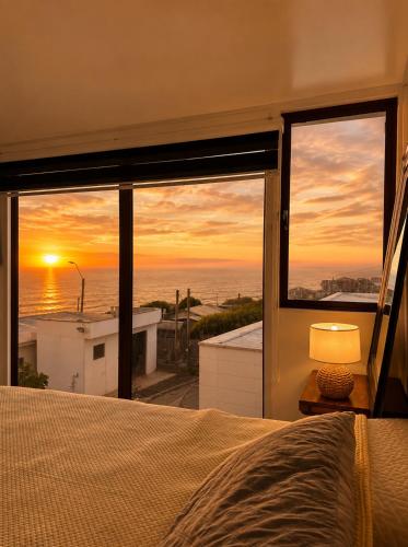 a bedroom with a bed and a view of the ocean at Cabaña el Sol in La Boca