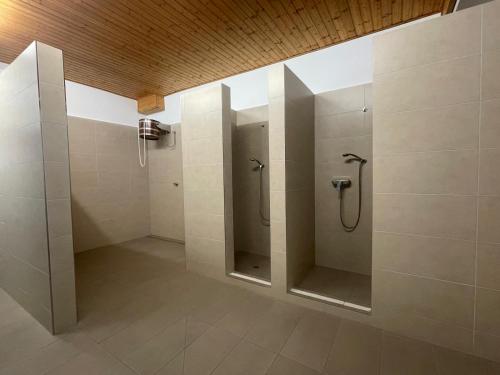 a bathroom with two shower stalls with mirrors at Fernblick Appartement Simonhöhe in Zirkitz