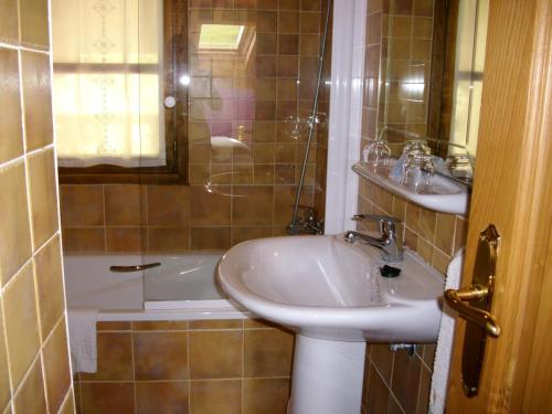 A bathroom at Posada Sobrevilla