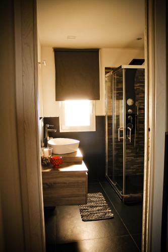 a bathroom with a sink and a shower at Villa Mida in Calatabiano