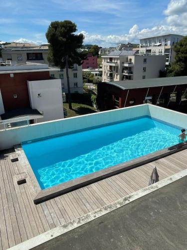 Rooftop pool à Antibes - Sophia Antipolis photo 39