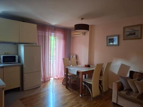Bright and cheerful city apartment Klara