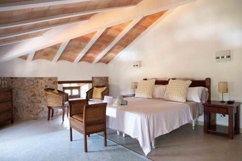a bedroom with a bed and a table and chairs at Barkala Mula in Artá