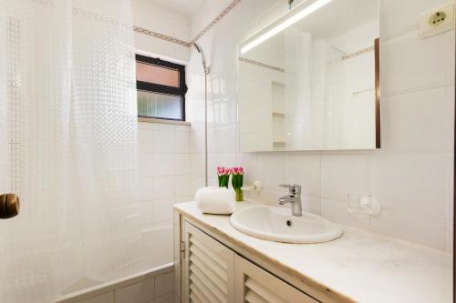 a white bathroom with a sink and a shower at Quinta Terruta by Ocvillas in Albufeira