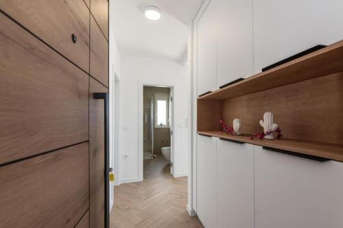 a room with a hallway with a toilet and a door at Villa Gaj 2 in Novalja