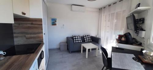 Bright studio 300m from beach with balcony