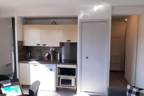 Bright studio 300m from beach with balcony