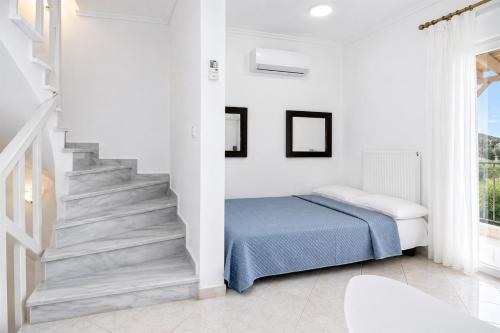 Victoria House Pefkohori 3 bedrooms 12 guests