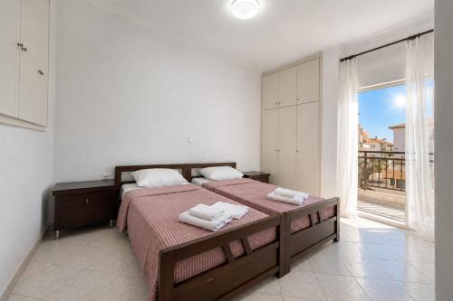 Victoria House Pefkohori 3 bedrooms 12 guests