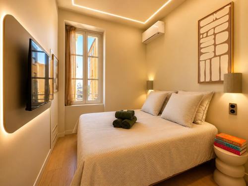 MONACO - MENTON - SEA VIEW - FULL CLIM - 2 BEDROOMS - PREMIUM LOCATION - LUXURY RENOVATED - PARKING - BALCONY - BEAcH and SUN