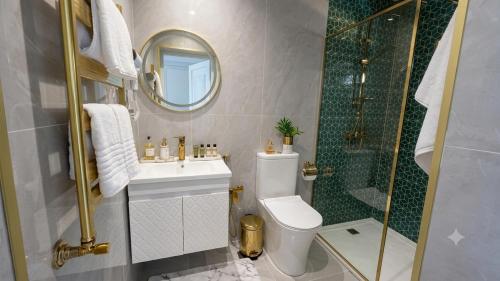 a bathroom with a shower and a toilet and a sink at A-frame-WHITE HOUSE-I in Qusar
