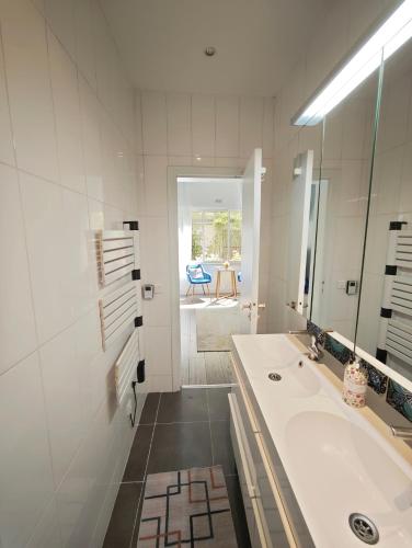 Luxury Garden Apt with AC in Paris 16th
