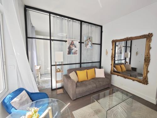 Luxury Garden Apt with AC in Paris 16th