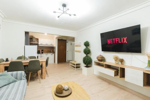 Emerald Oasis by Nexus, next to White Tower and TIF with Jacuzzi, 2 bedrooms