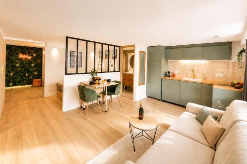 MONACO - MENTON - 4 PERSONS - HYPERCENTER - PARKING - CLIM - FULL RENOVATED - FAST WIFi