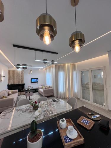 a living room with a dining table and a living room at Résidences kenza in Kelibia
