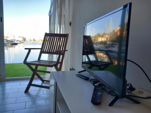 Petite marina, terrasse, véranda, pied dans l'eau