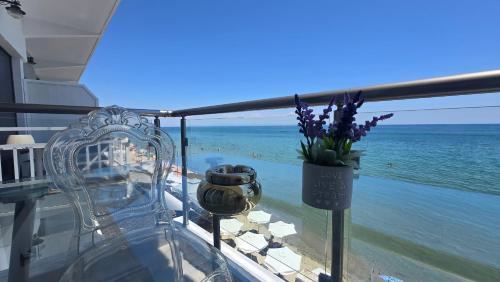 Artisti Elena Thalassa Golden Suites 1
