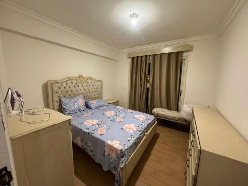 a small bedroom with a bed and a desk at الرحاب سيتي in New cairo